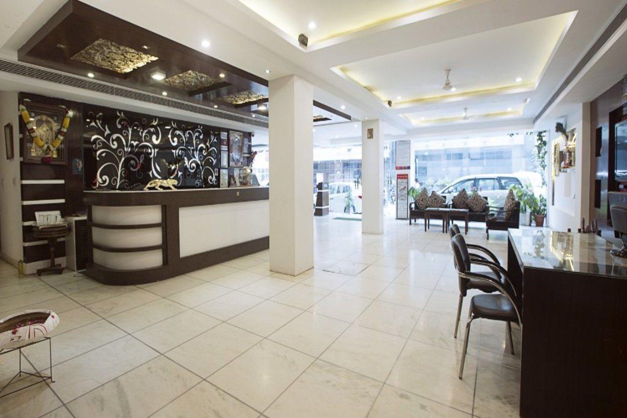 Hotel Krishna Deluxe-By Rcg Hotels Νέο Δελχί Εξωτερικό φωτογραφία