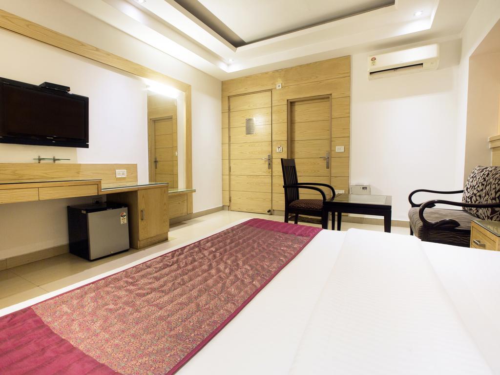 Hotel Krishna Deluxe-By Rcg Hotels Νέο Δελχί Εξωτερικό φωτογραφία