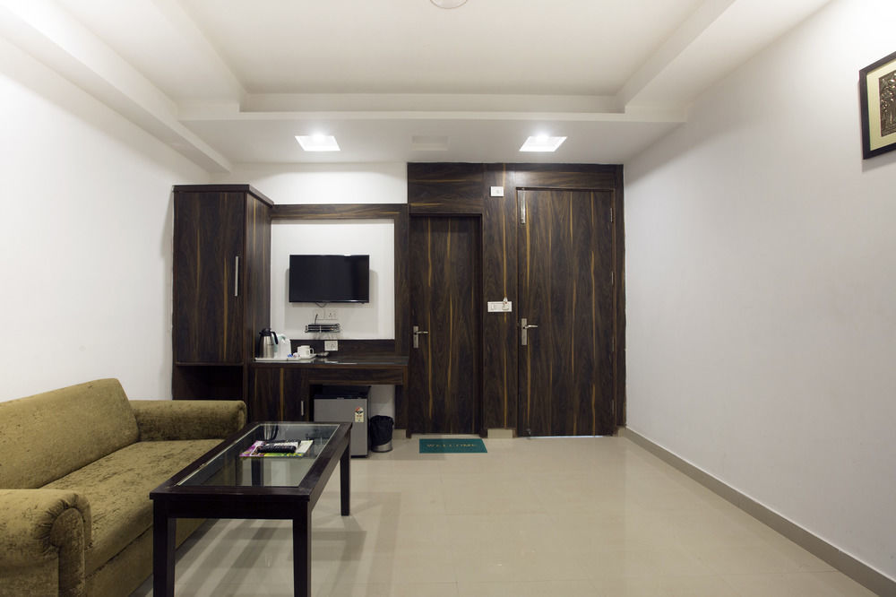 Hotel Krishna Deluxe-By Rcg Hotels Νέο Δελχί Εξωτερικό φωτογραφία